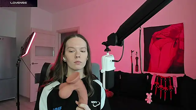 DivineBite online show from March 15, 3:08 pm