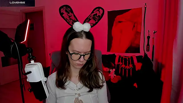 DivineBite online show from April 18, 6:21 pm