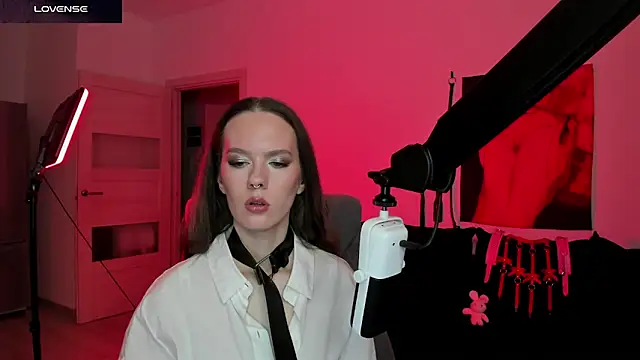 DivineBite online show from March 11, 6:46 pm