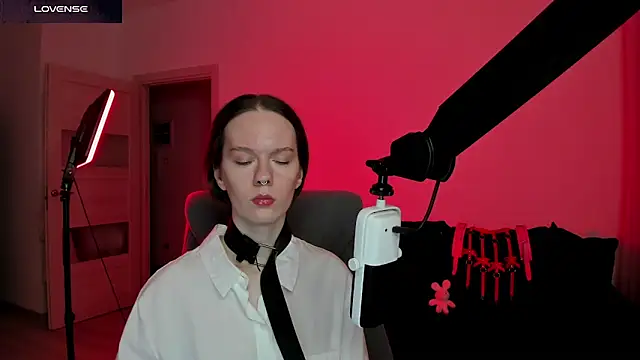 DivineBite online show from March 10, 5:06 pm