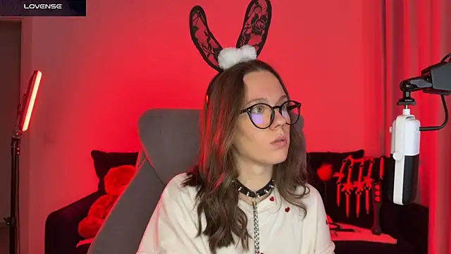 DivineBite online show from December 15, 4:24 pm