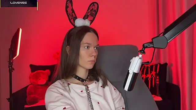 DivineBite online show from October 29, 3:11 pm