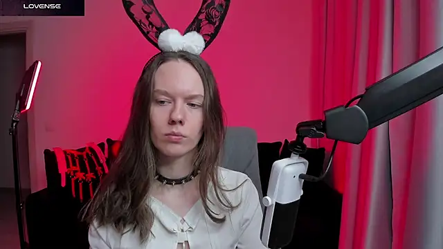 DivineBite online show from February 6, 4:25 pm