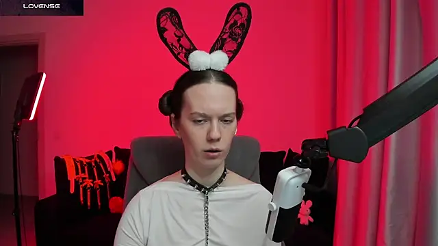 DivineBite online show from February 9, 4:05 pm