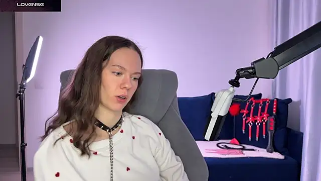 DivineBite online show from December 18, 2:21 pm