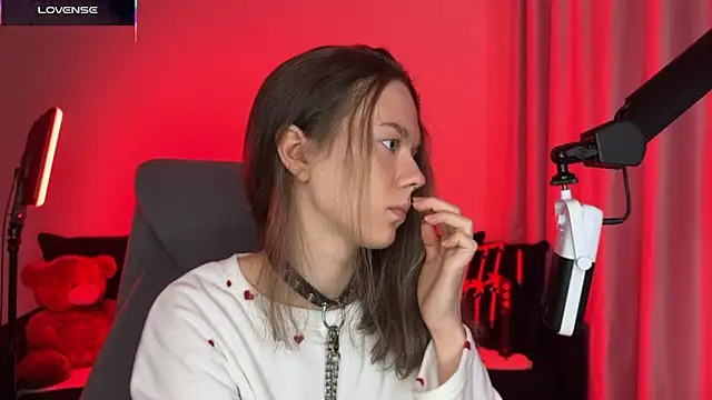 DivineBite online show from November 1, 3:28 pm