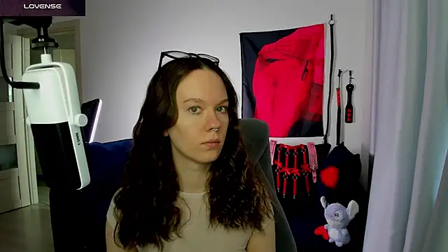 Snapshot of DivineBite chatting on May 26, 2:37 pm DivineBite online show from May 26, 2:37 pm