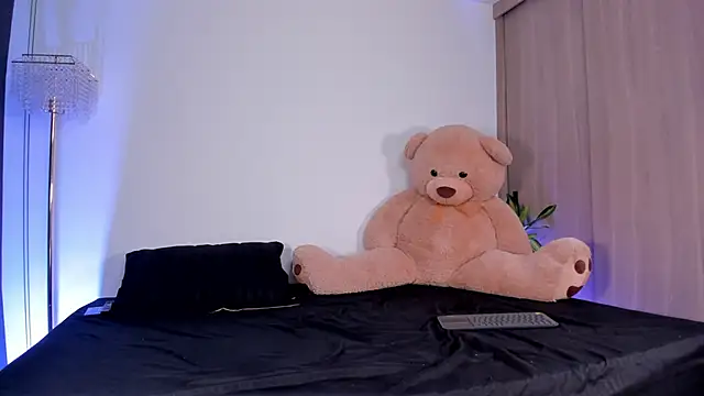 Snapshot of liagirl_cute chatting on May 26, 3:48 am liagirl cute online show from May 26, 3:48 am