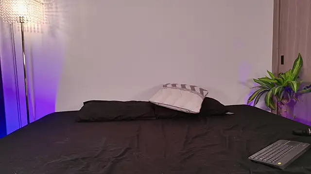 Snapshot of liagirl_cute chatting on April 26, 6:00 am liagirl cute online show from April 26, 6:00 am