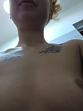 Pinkie Princes online show from December 17, 9:42 pm