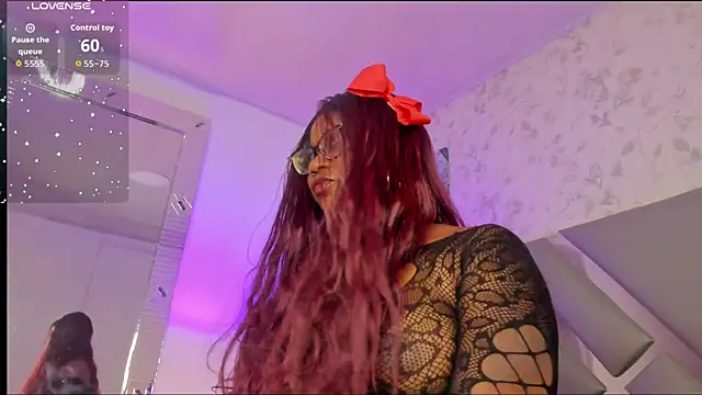 EmilyyRosee  online show from April 10, 9:00 pm