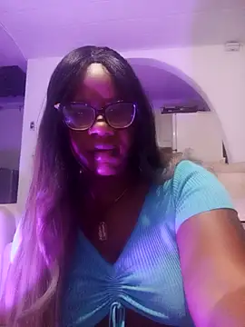 EmilyyRosee  online show from April 14, 7:24 am