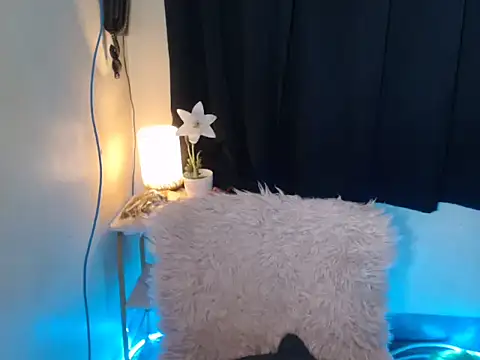 sweetyula online show from December 18, 1:11 am