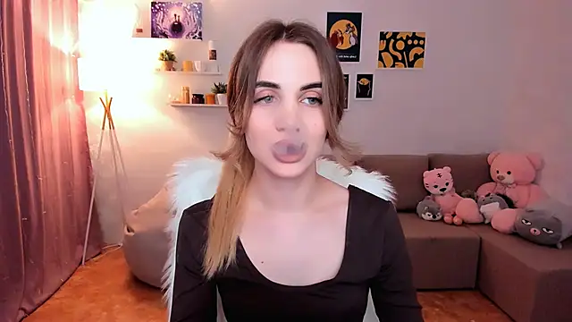 aPieceOfJoy online show from March 5, 8:32 pm