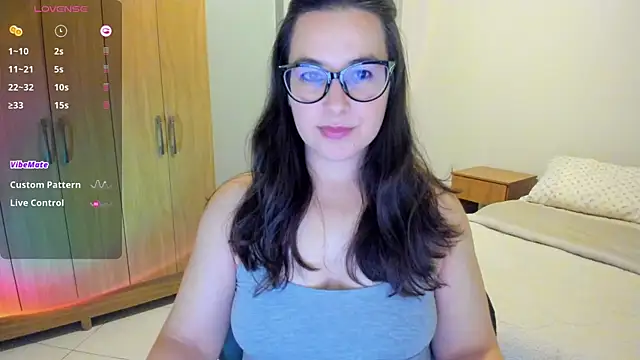 Snapshot of anna_love_hot chatting on December 18, 2:10 am anna love hot online show from December 18, 2:10 am