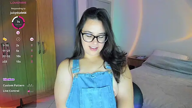 Snapshot of anna_love_hot chatting on January 6, 10:05 pm anna love hot online show from January 6, 10:05 pm