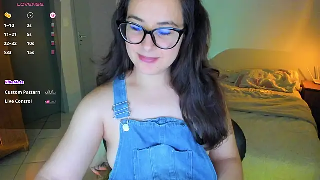 Snapshot of anna_love_hot chatting on January 15, 11:08 pm anna love hot online show from January 15, 11:08 pm
