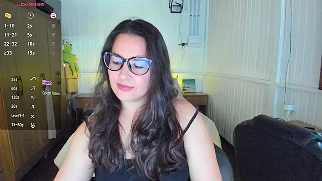 Snapshot of anna_love_hot chatting on February 25, 7:49 pm anna love hot online show from February 25, 7:49 pm