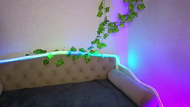 Snapshot of ParadisePleasure_ chatting on February 7, 1:58 am ParadisePleasure  online show from February 7, 1:58 am