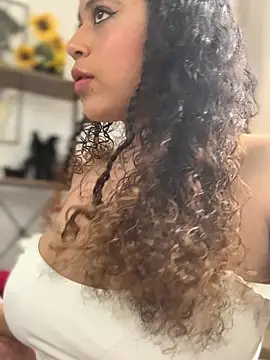 Snapshot of LilyBrunette chatting on July 7, 7:28 pm LilyBrunette online show from July 7, 7:28 pm