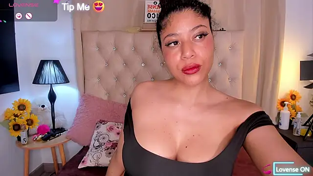 Snapshot of LilyBrunette chatting on September 11, 1:05 am LilyBrunette online show from September 11, 1:05 am