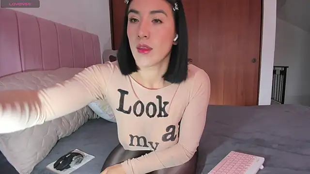 Snapshot of whitneyhot chatting on November 10, 11:37 am whitneyhot online show from November 10, 11:37 am