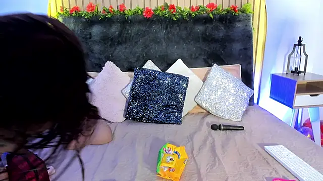 Karlagonzales  online show from February 25, 6:44 pm