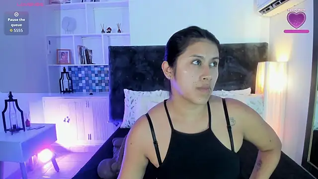 Karlagonzales  online show from June 25, 6:57 pm