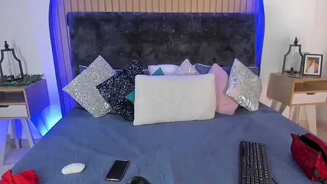 Karlagonzales  online show from April 15, 7:40 pm