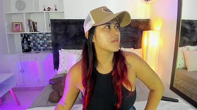 Karlagonzales  online show from June 19, 7:09 pm