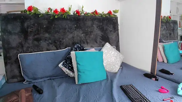 Karlagonzales  online show from February 20, 6:43 pm