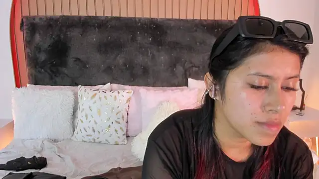 Karlagonzales  online show from May 9, 7:28 pm