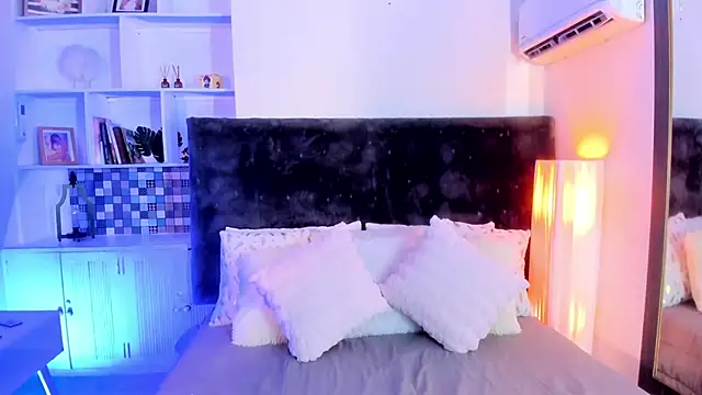 Karlagonzales  online show from June 2, 6:52 pm
