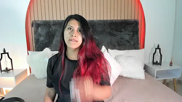 Karlagonzales  online show from April 22, 7:20 pm