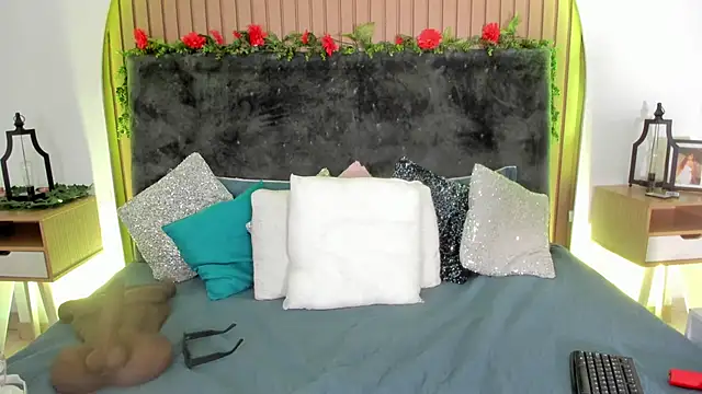 Karlagonzales  online show from March 12, 7:18 pm