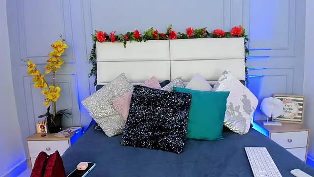 Karlagonzales  online show from March 18, 5:55 pm