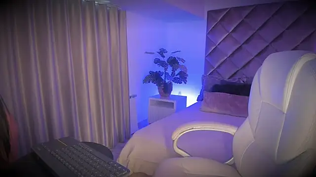 malaia hills online show from November 21, 6:40 pm