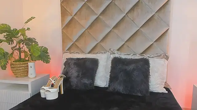 malaia hills online show from April 7, 6:54 pm