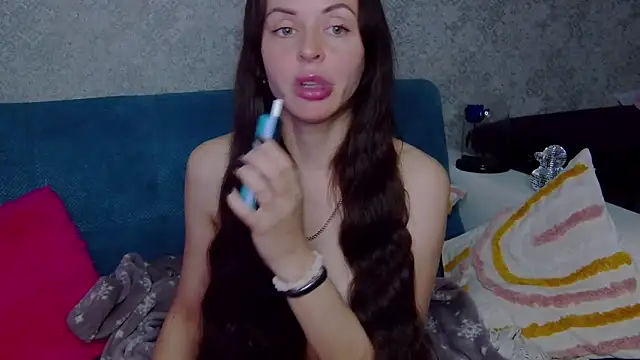 Snapshot of Brilliant_Doll chatting on May 18, 2:01 am Brilliant Doll online show from May 18, 2:01 am
