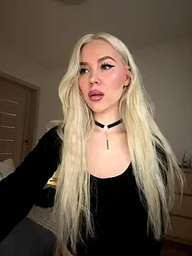 xDinnax online show from November 7, 8:35 pm