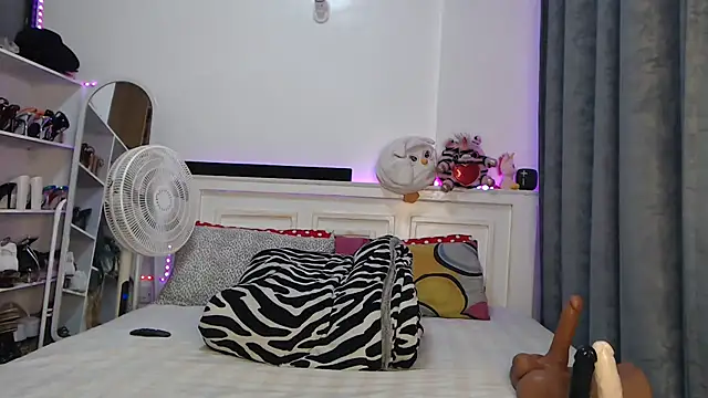 peeky pinky online show from February 4, 3:12 am