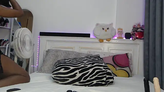 Snapshot of peeky_pinky chatting on October 3, 1:31 am peeky pinky online show from October 3, 1:31 am