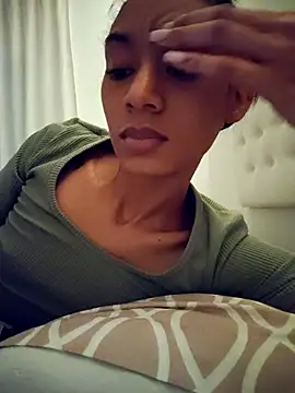 Leaberry online show from December 5, 1:49 am