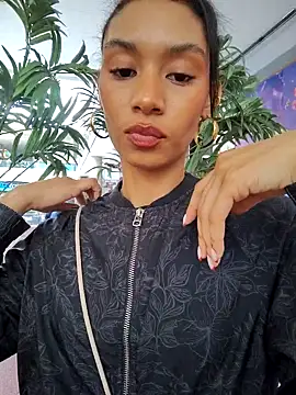 Leaberry online show from November 18, 5:05 pm