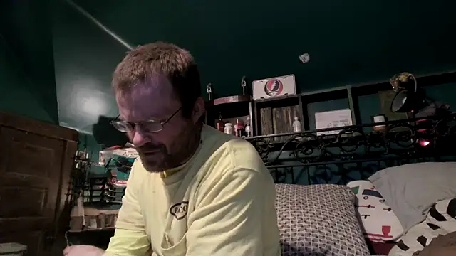 Snapshot of charactrzero chatting on November 27, 1:17 am charactrzero online show from November 27, 1:17 am