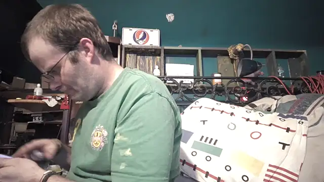 charactrzero online show from December 19, 1:42 am