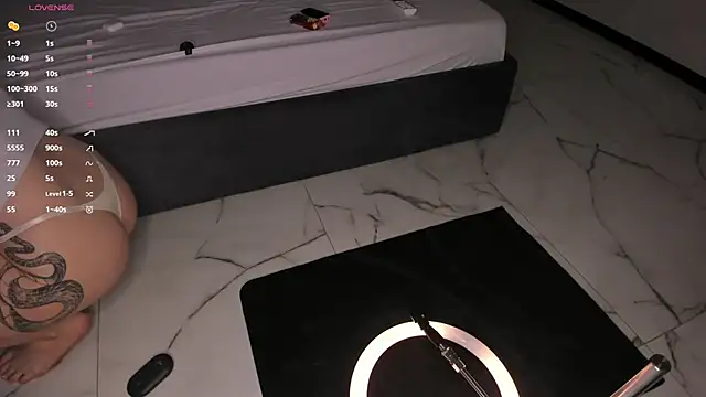 Snapshot of Devil_Minds chatting on October 9, 7:58 pm Devil Minds online show from October 9, 7:58 pm