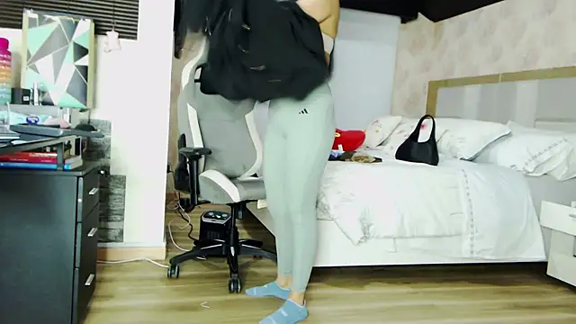 Snapshot of stefializon chatting on March 23, 3:32 am stefializon online show from March 23, 3:32 am