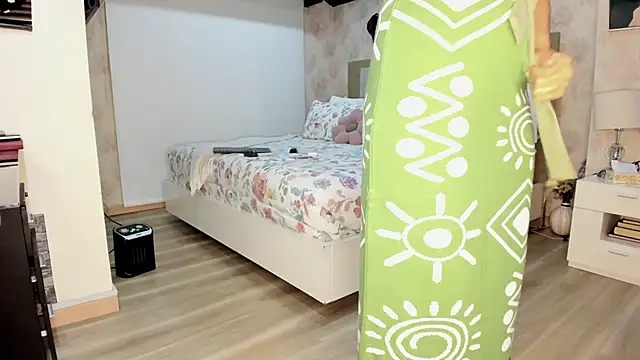 stefializon online show from April 11, 1:46 am