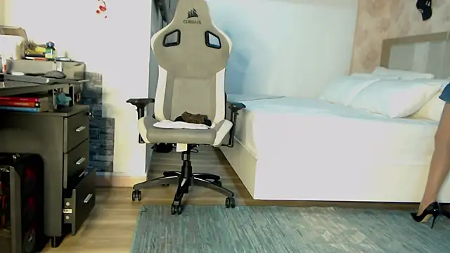 Snapshot of stefializon chatting on October 22, 12:43 am stefializon online show from October 22, 12:43 am